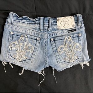 MISS ME SHORTS WITH FLEUR DE LIS